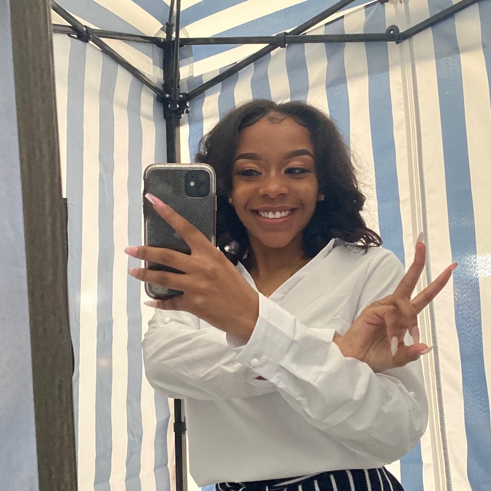 Meet your Posher, Khadija